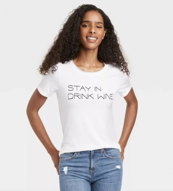 Kaus grafis dengan kata-kata inspiratif